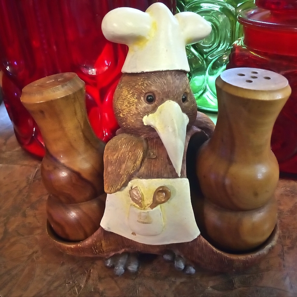 Vintage Wood Chef Bird Salt and Pepper Shaker Set.